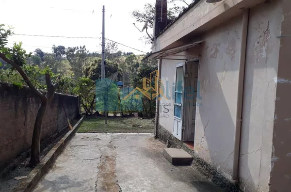 Chácara com 1696m² no bairro Monterrey, na cidade de Louveira,  sendo 137,00m de área construída. As casas são antigas, porém com boa estrutura e fundação. Piscina, pomar, poço caipira.  A chácara possui escritura do terreno, não permitindo dessa forma, f - Foto 9