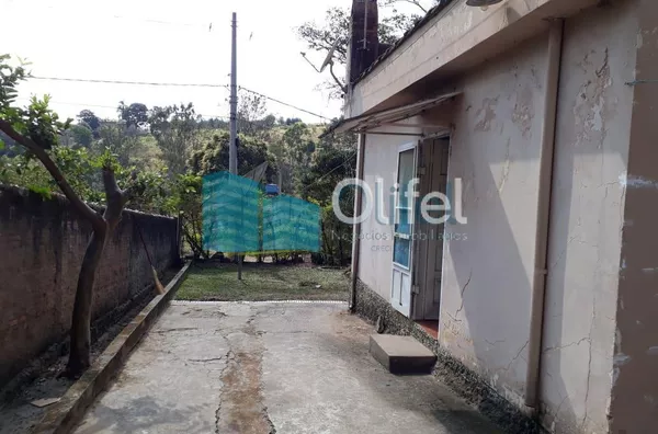 Chácara com 1696m² no bairro Monterrey, na cidade de Louveira,  sendo 137,00m de área construída. As casas são antigas, porém com boa estrutura e fundação. Piscina, pomar, poço caipira.  A chácara possui escritura do terreno, não permitindo dessa forma, f - Foto 9