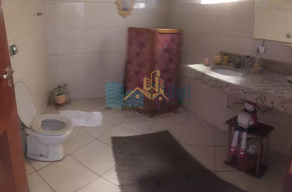 Excelente sobrado em bairro residencial próximo ao centro na cidade de Louveira, com 3 suítes com planejados, avarandada, 2 amplas salas, cozinha planejada, área gourmet com churrasqueira, quintal, 2 vagas de garagem.  Agende a sua visita. - Foto 10