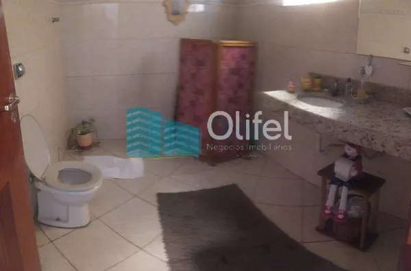 Excelente sobrado em bairro residencial próximo ao centro na cidade de Louveira, com 3 suítes com planejados, avarandada, 2 amplas salas, cozinha planejada, área gourmet com churrasqueira, quintal, 2 vagas de garagem.  Agende a sua visita. - Foto 10