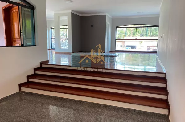 Excelente casa à venda no Condomínio São Joaquim,. Próxima ao lago, iluminação natural e muito arejada. No piso inferior a casa possui um espaço para home office, salão de jogos ou festas, 2 dormitórios e 1 suíte. No piso superior são 3 suítes sendo 1 mas - Foto 44