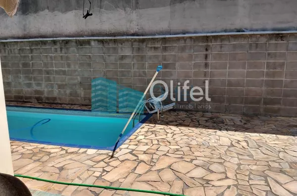 Casa térrea em condomínio em Louveira com 4 dormitórios, sendo 2 suítes, uma master com closet, cozinha planejada, lavanderia, sala ampla para 3 ambientes, quintal, piscina, vagas para 4 carros, sendo 2 cobertas e 2 descobertas. Condomínio com quadra de t - Foto 15