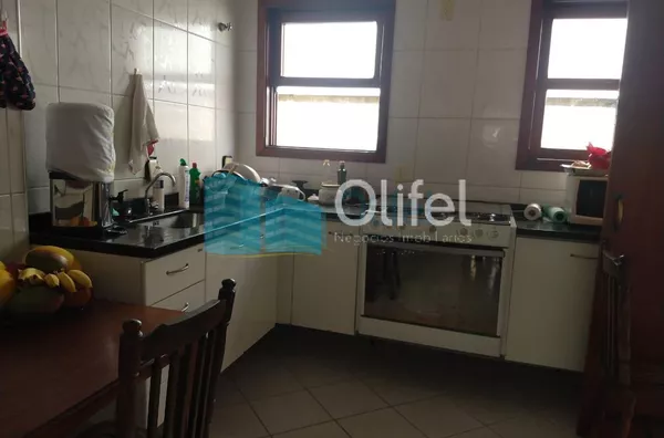 Casa térrea em condomínio em Louveira com 4 dormitórios, sendo 2 suítes, uma master com closet, cozinha planejada, lavanderia, sala ampla para 3 ambientes, quintal, piscina, vagas para 4 carros, sendo 2 cobertas e 2 descobertas. Condomínio com quadra de t - Foto 3