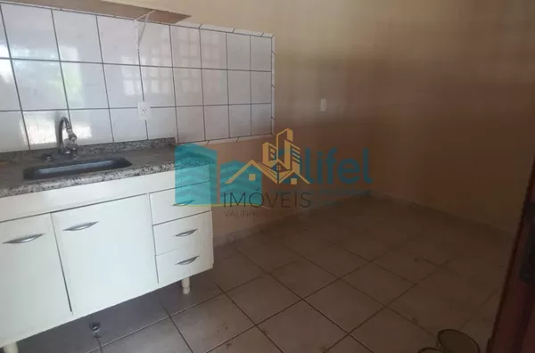 Para você que  busca uma excelente casa, assobradada, ensolarada, com ventilação natural, rua arborizada, condomínio com total segurança, acesso com identificação facial, portaria 24hs, área de lazer em uma cidade como Louveira, com estrutura, porém, mant - Foto 21