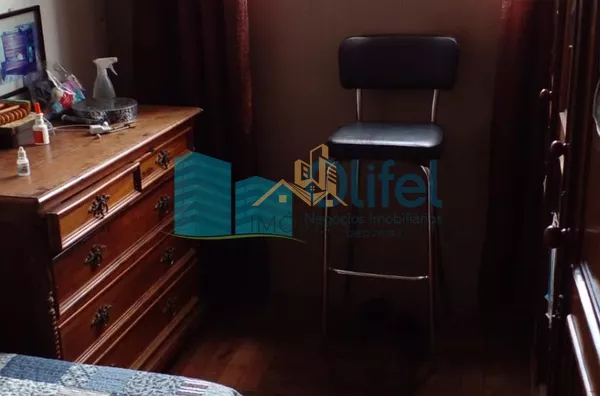 Excelente casa de esquina para comércio ou residência localizada na cidade de Jundiai em um bairro misto, próximo ao centro da cidade.  Imóvel conta com 2 dormitórios, sala, ampla cozinha com armários, lavanderia, banheiro. na parte superior um espaço cob - Foto 23