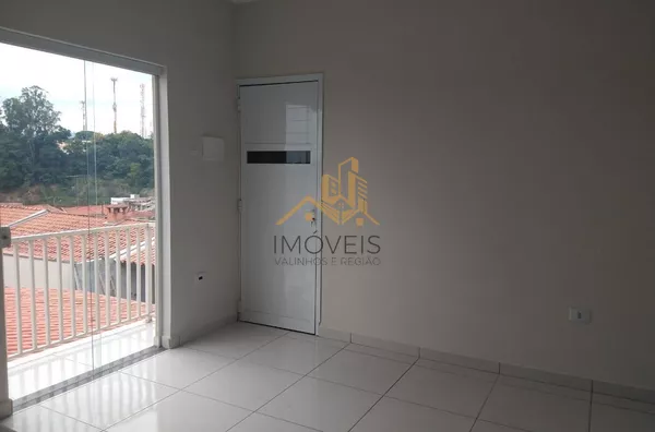 Casa térrea  em condomínio na cidade de Valinhos, contendo apenas escada para  acesso à casa. Localizada  região do Paiquerê, próximo ao Colégio Porto Seguro, Shopping Valinhos. Imóvel  com 3 dormitórios, sendo 1 suíte, todos com armários e ar condicionad - Foto 35