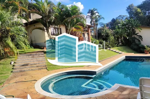 Linda casa no Condomínio Vale do Santa Fé, na cidade de Vinhedo, com excelente terreno, 2520m², 450m2 de construção, com muito verde, vista espetacular das varandas e dos quartos. Muito arejada e aconchegante, com 4 confortáveis suítes, 1 closet, amplo li - Foto 28