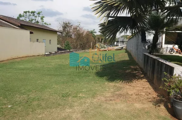 Terreno dentro de condomínio fechado, próximo ao centro da cidade, com topografia privilegiada, projeto  aprovado junto ao condomínio e prefeitura para constução de casa com 206 m² de área útil. Condomínio com Piscina, Churrasqueiras, Quadras de Tênis, Qu - Foto 5