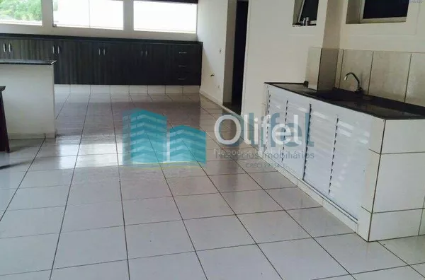 Excelente casa térrea em condomínio fechado na cidade de Louveira com 3 suítes, sala de estar, jantar e TV, cozinha ampla e planejada, banheiro social, linda área gourmet com churrasqueira com fechamento em vidro, piscina e vagas de garagem.  Imóvel rico - Foto 12
