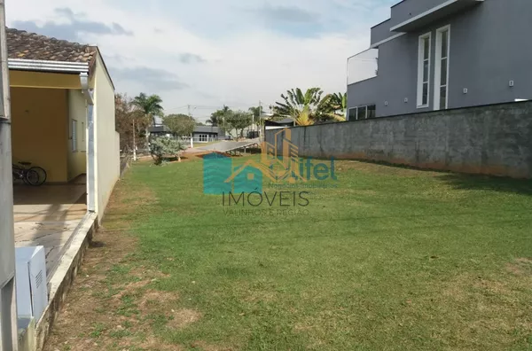 Terreno dentro de condomínio fechado, próximo ao centro da cidade, com topografia privilegiada, projeto  aprovado junto ao condomínio e prefeitura para constução de casa com 206 m² de área útil. Condomínio com Piscina, Churrasqueiras, Quadras de Tênis, Qu - Foto 2