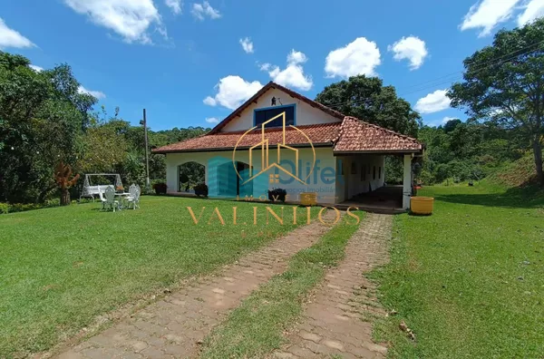 Excelente Chácara com 4 dormitórios à venda, 20.000 m² por R$ 2.350.000 - Monterrey - Louveira/SP  Se você procura para sua família um lugar cercado de muito verde, asfaltado, próximo a rodovia otima localização. Este lugar é um paraíso, para você desfrut