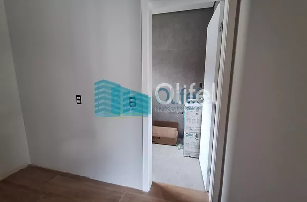 Imagine morar com a sua família em uma casa nova, totalmente térrea em um excelente condomínio com reserva ao seu entorno, ruas arborizadas e uma excelente área de lazer e segurança.  O imóvel possui 3 suítes, sala ampla integrada a cozinha e área gourmet - Foto 4