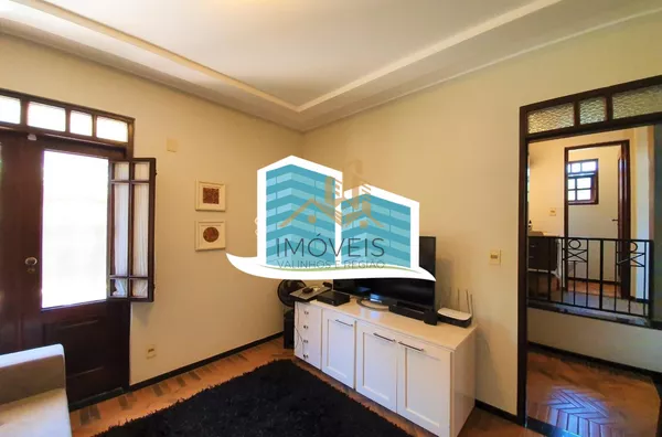 Maravilhosa casa a venda em condomínio na cidade de valinhos. com detalhes rústicos e da arquitetura inglesa. Aquela casa com cara de casa, a arquitetura diferenciada parece nos abraçar entre seus grandes vãos, vigas de madeira e concreto, arcos e piso ce - Foto 29