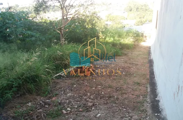 Terreno com 300 m² e ótima localização, bem no centro da cidade de Louveira, bairro super valorizado, acesso rápido para instituições bancárias, academias, estéticas, dentistas, supermercados, farmácias, ponto de ônibus, padarias, restaurantes, clube, a 9