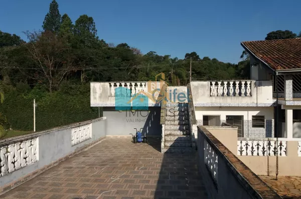 Excelente chácara  a 4 km do centro da cidade de Louveira com 03 dormitórios sendo 01 suíte, sala jantar, sala de estar, 08 vagas de garagem sendo 04 coberta, canil, campo de futsal gramado, piscina, churrasqueira, fogão e forno à lenha, lago, com uma áre - Foto 8