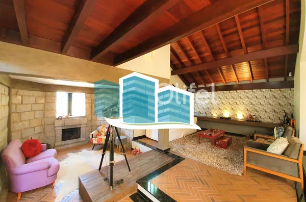 Maravilhosa casa a venda em condomínio na cidade de valinhos. com detalhes rústicos e da arquitetura inglesa. Aquela casa com cara de casa, a arquitetura diferenciada parece nos abraçar entre seus grandes vãos, vigas de madeira e concreto, arcos e piso ce - Foto 31