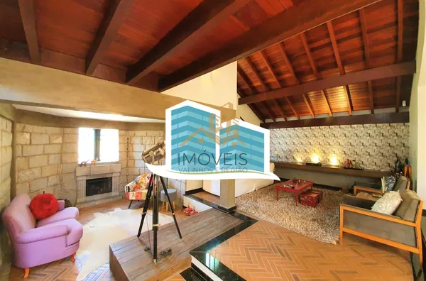 Maravilhosa casa a venda em condomínio na cidade de valinhos. com detalhes rústicos e da arquitetura inglesa. Aquela casa com cara de casa, a arquitetura diferenciada parece nos abraçar entre seus grandes vãos, vigas de madeira e concreto, arcos e piso ce - Foto 31