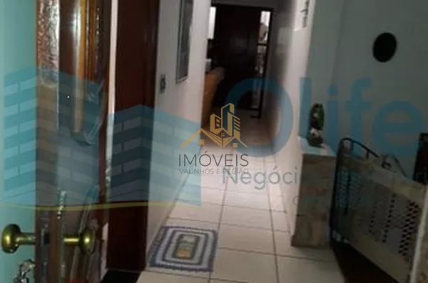 Linda chácara á venda na cidade de  Louveira, sendo três dormitórios, sendo 1 suíte, 1 banheiro social, cozinha, despensa, lavanderia, sala de estar e jantar,  sala de televisão e escritório. Na parte debaixo possui um porão totalmente habitável com 1 qua - Foto 10
