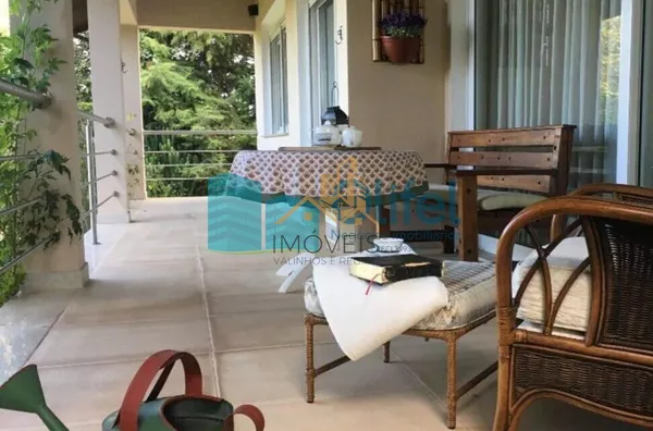 Imagine morar em uma casa, estilo " casa de campo", espaçosa, ambientes  amplos , arejados,  aconchegante, rodeada de natureza, ambientes integrados e com muita qualidade de vida.   Chácara com  2.502m2 de terreno plano, impecável, acabamento de ótima qua - Foto 21