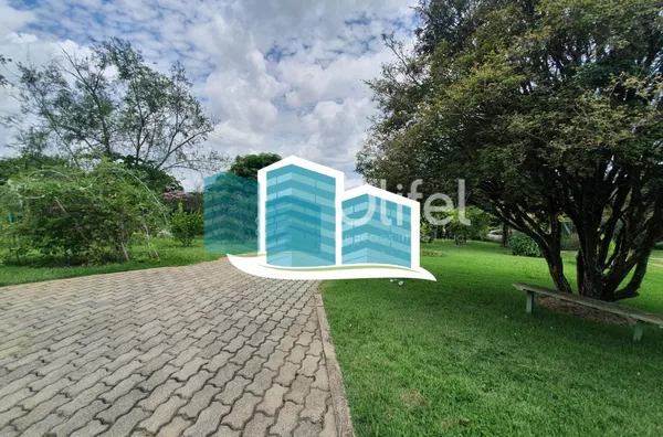 Excelente casa, com ótima metragem em um dos condomínios conhecidos pela sua imensa área verde e beleza, excelente localização na cidade de Vinhedo. A casa foi construída em um terreno praticamente plano, opção ideal para quem busca acessibilidade. A casa - Foto 12