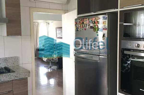 Excelente imóvel em condomínio fechado na cidade de Louveira com 3 dormitórios, sendo 1 suíte com closet. Casa rica em armários. Sala 2 ambientes, cozinha planejada, lavabo, área de serviço e edícula com churrasqueira, jacuzzi, 2 vagas de garagem cobertas - Foto 13
