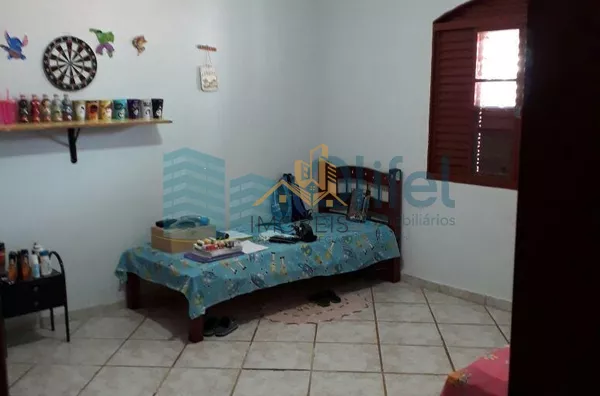Excelente sobrado em bairro residencial na cidade de Louveira,  com 4 dormitórios, sendo 1 suíte com hidromassagem, banheiro social, sala, cozinha /copa e escritório. Edícula com 1 quarto, banheiro, cozinha e lavanderia.  Confira!!! - Foto 15