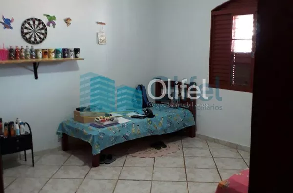 Excelente sobrado em bairro residencial na cidade de Louveira,  com 4 dormitórios, sendo 1 suíte com hidromassagem, banheiro social, sala, cozinha /copa e escritório. Edícula com 1 quarto, banheiro, cozinha e lavanderia.  Confira!!! - Foto 15