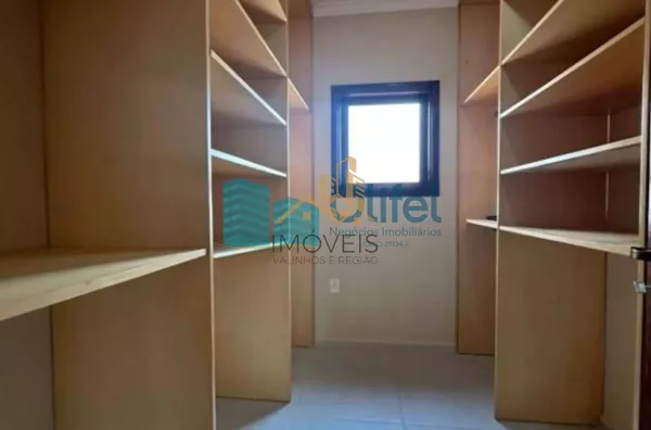 Para você que  busca uma excelente casa, assobradada, ensolarada, com ventilação natural, rua arborizada, condomínio com total segurança, acesso com identificação facial, portaria 24hs, área de lazer em uma cidade como Louveira, com estrutura, porém, mant - Foto 6