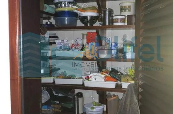 Linda casa de esquina com 3 dormitórios, sendo 1 suíte com hidromassagem, sala 2 ambientes, escritório, cozinha planejada, despensa, área gourmet, garagem para 2 carros cobertas, portão automático, bairro tranquilo. Vale a pena conferir. - Foto 20