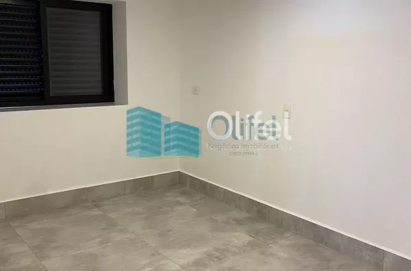Excelente casa à venda no Condomínio São Joaquim,. Próxima ao lago, iluminação natural e muito arejada. No piso inferior a casa possui um espaço para home office, salão de jogos ou festas, 2 dormitórios e 1 suíte. No piso superior são 3 suítes sendo 1 mas - Foto 11