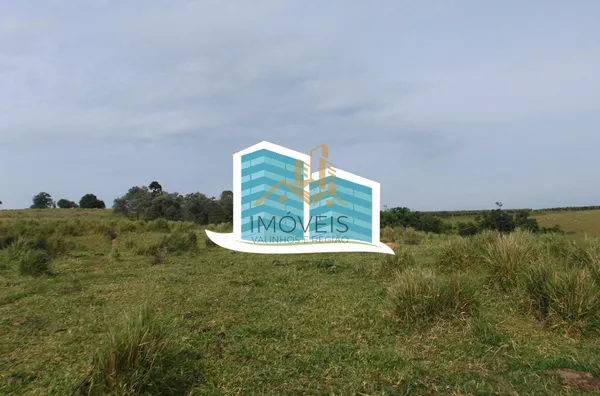 Área residencial ou comercial, na cidade de Louveira,  com ótima localização, com acesso fácil a Rodovia Anhanguera, São Paulo, cidades interior, próximo a supermercados, comércio, escolas, igrejas, industrias, Hoppy Hari , área excelente para empreendime