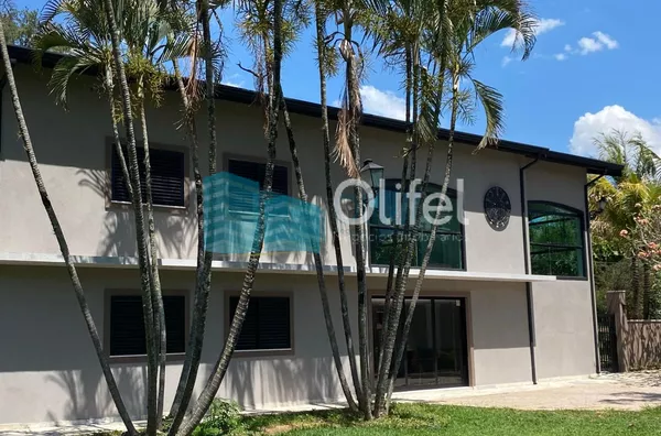 Excelente casa à venda no Condomínio São Joaquim,. Próxima ao lago, iluminação natural e muito arejada. No piso inferior a casa possui um espaço para home office, salão de jogos ou festas, 2 dormitórios e 1 suíte. No piso superior são 3 suítes sendo 1 mas - Foto 34