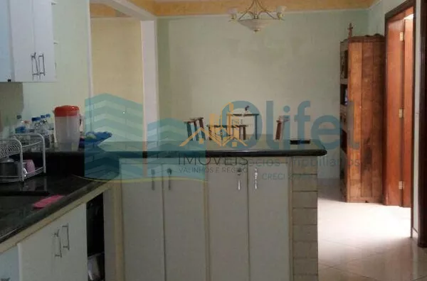 Ótima casa em bairro tradicional na cidade de Louveira. Área mista com 200m de área construída e 250m de área total. Casa com amplas sala de estar e jantar, cozinha planejada, 3 dormitórios, sendo 1 suíte, com closet, jardim de inverno, lavanderia, quarto - Foto 14