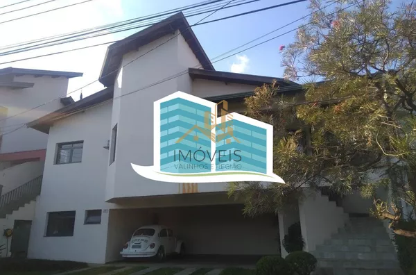 Casa térrea  em condomínio na cidade de Valinhos, contendo apenas escada para  acesso à casa. Localizada  região do Paiquerê, próximo ao Colégio Porto Seguro, Shopping Valinhos. Imóvel  com 3 dormitórios, sendo 1 suíte, todos com armários e ar condicionad - Foto 1