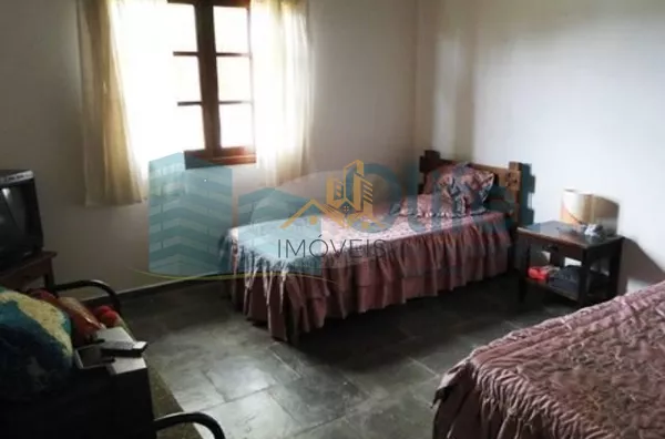Linda casa em condomínio fechado na cidade de  Vinhedo, 698 m² área construída, 1450,00 m² de terreno, 5 dormitórios sendo 2 suítes, living 4 ambientes, 4 banheiros, 6 vagas de garagem cobertas, piscina, local com muito verde e tranquilidade.  Venha morar - Foto 7