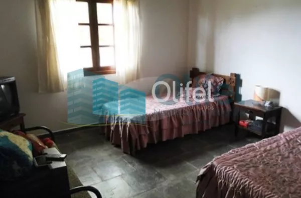 Linda casa em condomínio fechado na cidade de  Vinhedo, 698 m² área construída, 1450,00 m² de terreno, 5 dormitórios sendo 2 suítes, living 4 ambientes, 4 banheiros, 6 vagas de garagem cobertas, piscina, local com muito verde e tranquilidade.  Venha morar - Foto 7