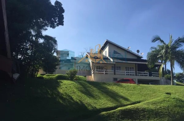 Chácara Paradisíaca! Bairro tranquilo de chácaras residenciais. Rua Asfaltada e próximo a rodovia. Possui salão para festas próximo a piscina, quiosque, sala de jogos, campo de futebol, casa de caseiro. Casa Principal: Toda avarandada com 03 quartos, sala - Foto 18