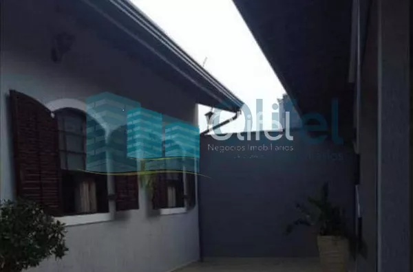 Ótima casa em bairro tranquilo na cidade de Louveira com 3 dormitórios sendo 1 suíte, sala 2 ambientes, cozinha americana com armários, edícula com churrasqueira gourmet e banheiro, quintal e garagem para 4 carros. - Foto 14