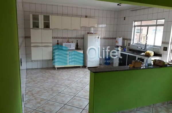 Excelente sobrado em bairro residencial na cidade de Louveira,  com 4 dormitórios, sendo 1 suíte com hidromassagem, banheiro social, sala, cozinha /copa e escritório. Edícula com 1 quarto, banheiro, cozinha e lavanderia.  Confira!!! - Foto 7