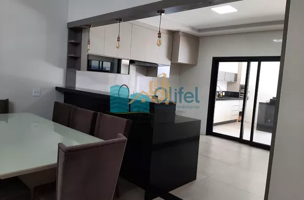 Linda casa térrea, 206m².O imóvel conta com 03 suítes com armários, sendo a suíte master com closet, escritório, lavabo, sala 2 ambientes, cozinha com armários e espaço gourmet com churrasqueira e armários, fogão cooktop  ja instalado. Piscina Aquecida. T - Foto 26