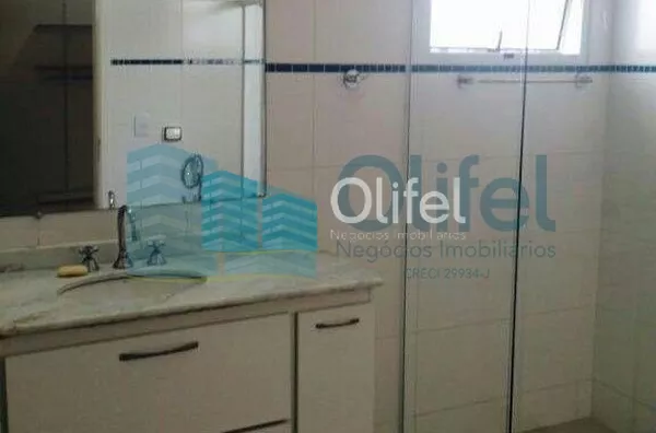 Excelente casa térrea em condomínio fechado na cidade de Louveira com 3 suítes, sala de estar, jantar e TV, cozinha ampla e planejada, banheiro social, linda área gourmet com churrasqueira com fechamento em vidro, piscina e vagas de garagem.  Imóvel rico - Foto 11