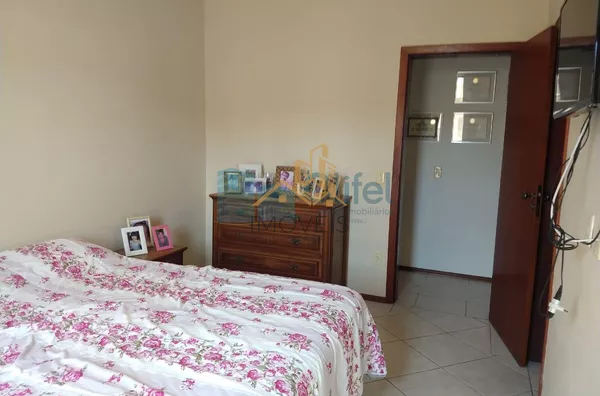 Casa térrea em condomínio em Louveira com 4 dormitórios, sendo 2 suítes, uma master com closet, cozinha planejada, lavanderia, sala ampla para 3 ambientes, quintal, piscina, vagas para 4 carros, sendo 2 cobertas e 2 descobertas. Condomínio com quadra de t - Foto 7
