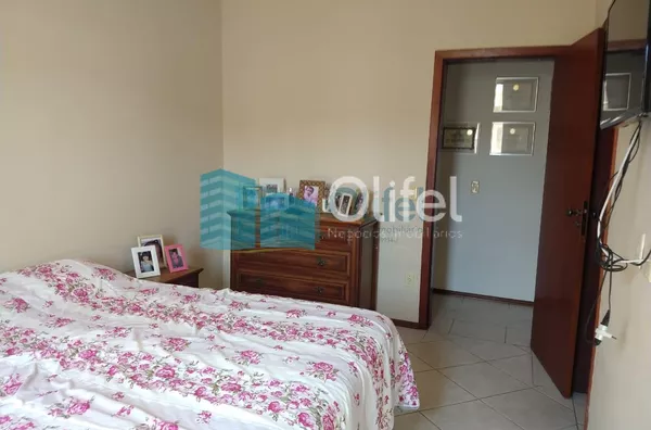Casa térrea em condomínio em Louveira com 4 dormitórios, sendo 2 suítes, uma master com closet, cozinha planejada, lavanderia, sala ampla para 3 ambientes, quintal, piscina, vagas para 4 carros, sendo 2 cobertas e 2 descobertas. Condomínio com quadra de t - Foto 7