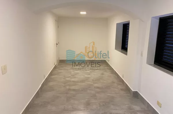 Excelente casa à venda no Condomínio São Joaquim,. Próxima ao lago, iluminação natural e muito arejada. No piso inferior a casa possui um espaço para home office, salão de jogos ou festas, 2 dormitórios e 1 suíte. No piso superior são 3 suítes sendo 1 mas - Foto 12