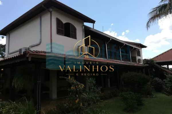 Explore esta esplêndida chácara localizada no bairro Monterrey, na cidade de Louveira, que se estende por um generoso terreno de 15.000m²