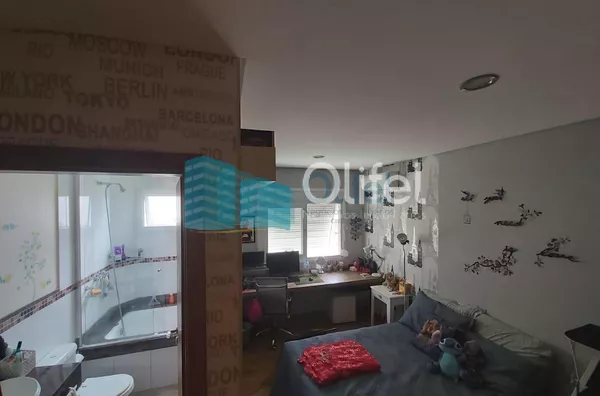 Lindo sobrado em condomínio com ótima localização e segurança 24 horas, 640 m² de terreno com 360 m² de construção, 4 dormitórios sendo 2 suítes e uma com hidromassagem e closet, 2 salas, lavabo, ampla cozinha com copa, lavanderia, ótimo espaço externo co - Foto 9