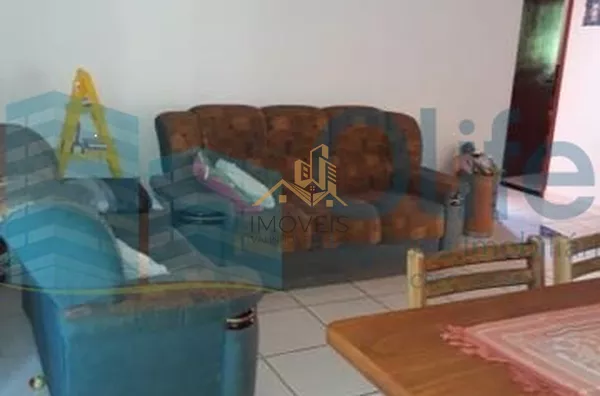 Linda chácara á venda na cidade de  Louveira, sendo três dormitórios, sendo 1 suíte, 1 banheiro social, cozinha, despensa, lavanderia, sala de estar e jantar,  sala de televisão e escritório. Na parte debaixo possui um porão totalmente habitável com 1 qua - Foto 4