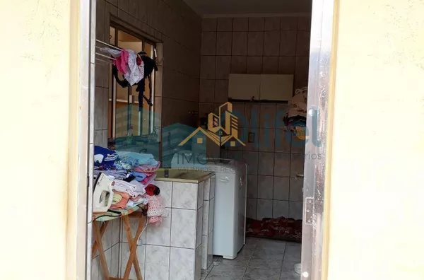 Excelente sobrado em bairro residencial na cidade de Louveira,  com 4 dormitórios, sendo 1 suíte com hidromassagem, banheiro social, sala, cozinha /copa e escritório. Edícula com 1 quarto, banheiro, cozinha e lavanderia.  Confira!!! - Foto 10