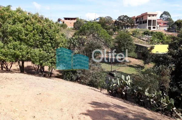 Chácara com 1696m² no bairro Monterrey, na cidade de Louveira,  sendo 137,00m de área construída. As casas são antigas, porém com boa estrutura e fundação. Piscina, pomar, poço caipira.  A chácara possui escritura do terreno, não permitindo dessa forma, f - Foto 8
