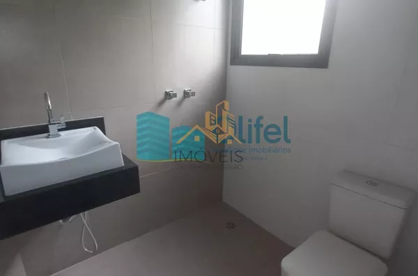 Excelente casa nova, assobradada,  em condomínio fechado na cidade de  Louveira. Condomínio conta com lazer completo com salão de festas, piscina, playground, campo de futebol, churrasqueira, academia, salão de jogos, brinquedoteca. redário, pet play, ves - Foto 5